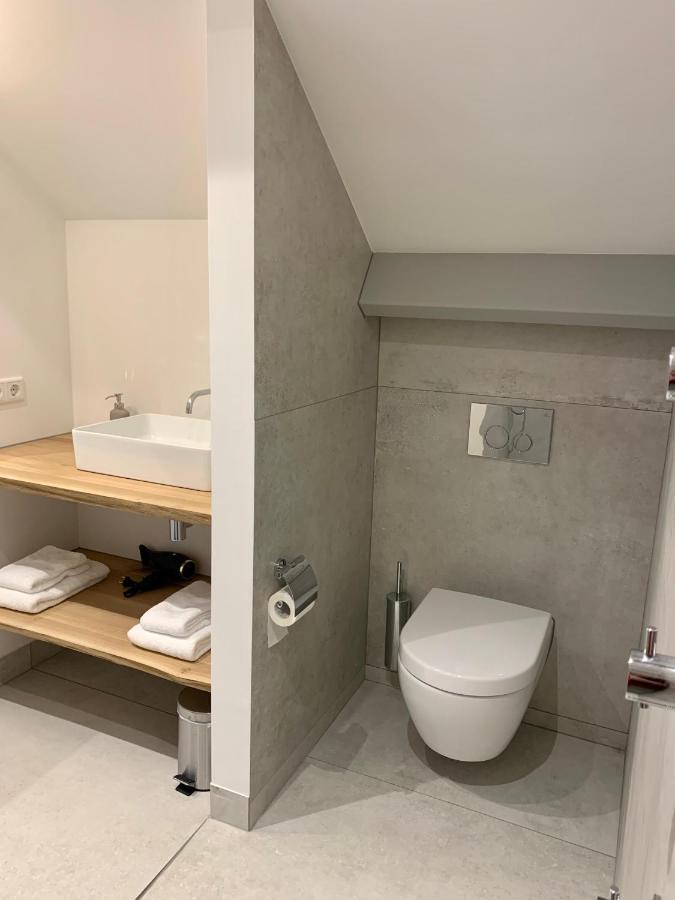 Bed&Breakfast Karakter Den Dungen Bagian luar foto