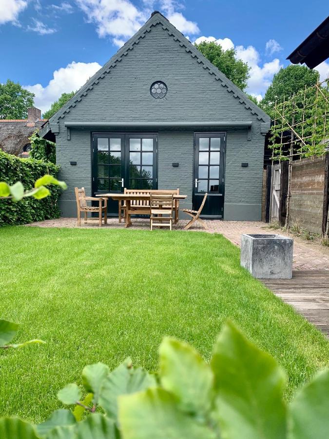 Bed&Breakfast Karakter Den Dungen Bagian luar foto