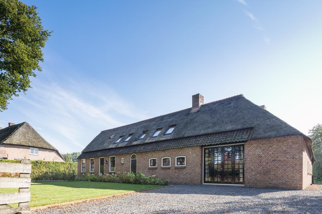 Bed&Breakfast Karakter Den Dungen Bagian luar foto
