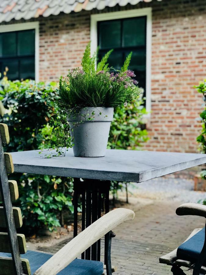 Bed&Breakfast Karakter Den Dungen Bagian luar foto